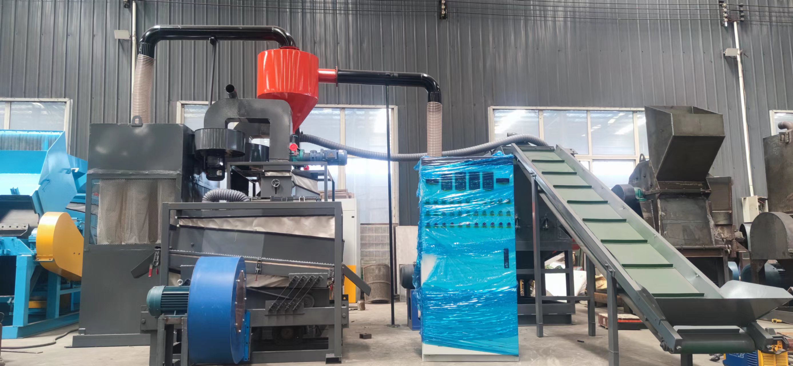 發貨（huò）拉鏈粉碎機至浙江