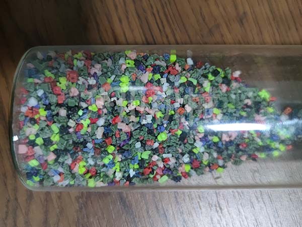 尼龍樹（shù）脂拉鏈分離